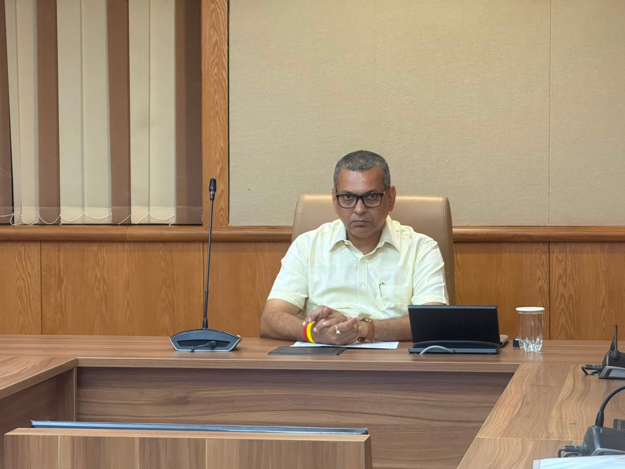 উত্তর গুয়াহাটি ও দক্ষিণ-পশ্চিম গুয়াহাটি জলের যুগান প্রকল্পের অগ্রগতি নিয়ে মন্ত্রি কৌশিক রায়ের পর্যালোচনা বৈঠক।