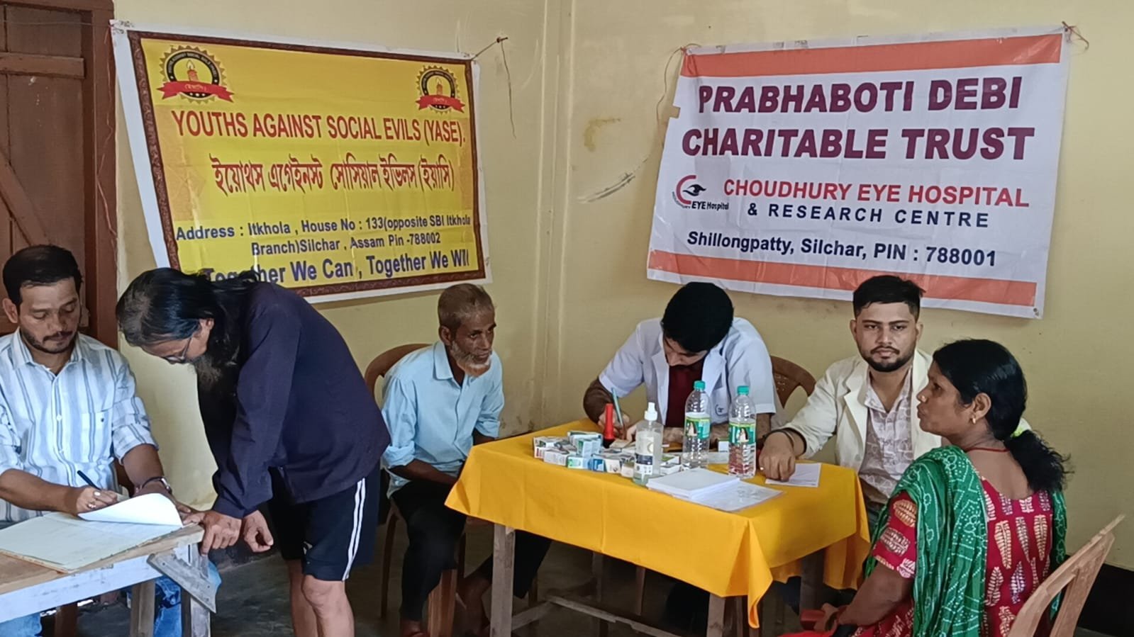 আজ ইয়াসীর বিনামূল্যে চক্ষু ছানি সনাক্তকরণ শিবির অনুষ্ঠিত হয় ইট খোলায়