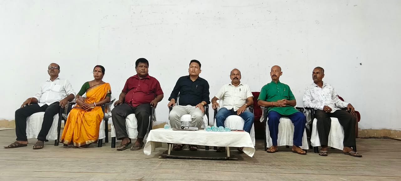 ধলাই জেলার বিজেপির সভাপতি ভারত জয় রিয়ারং  এর সাংগঠনিক বৈঠক ভিলেজ কমিটির নির্বাচন নিয়ে।