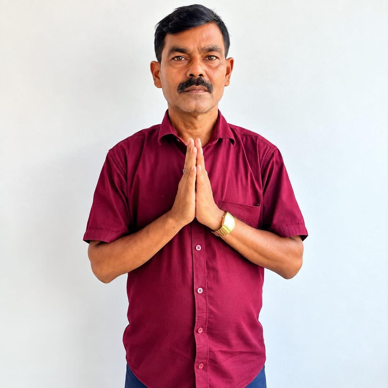 ৩৯ নম্বর ওয়ার্ডের নির্দল প্রার্থী দেবাশীষ ওরফে দেবা জনতার আশীর্বাদ চাইতে নির্বাচনী ময়দানে অবতীর্ণ।