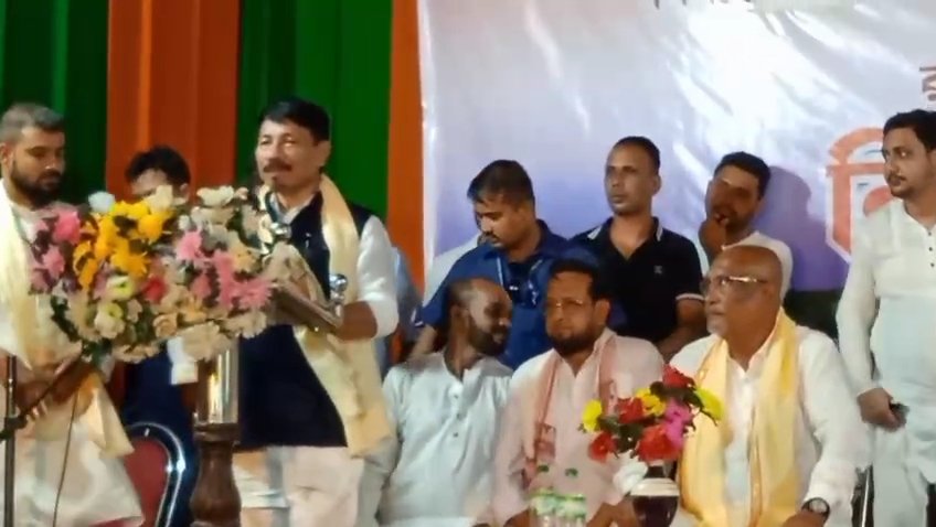 মন্ত্রী অতুল বরা নির্বাচনী প্রচারে আসেন।